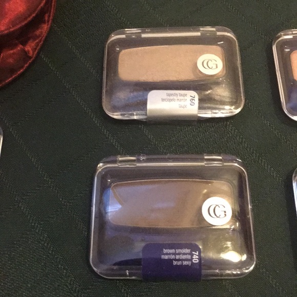 Cover girl NEW Eyeshadow/enhancers 6-pack With Beauty Make-Up Bag to store them - Picture 5 of 6